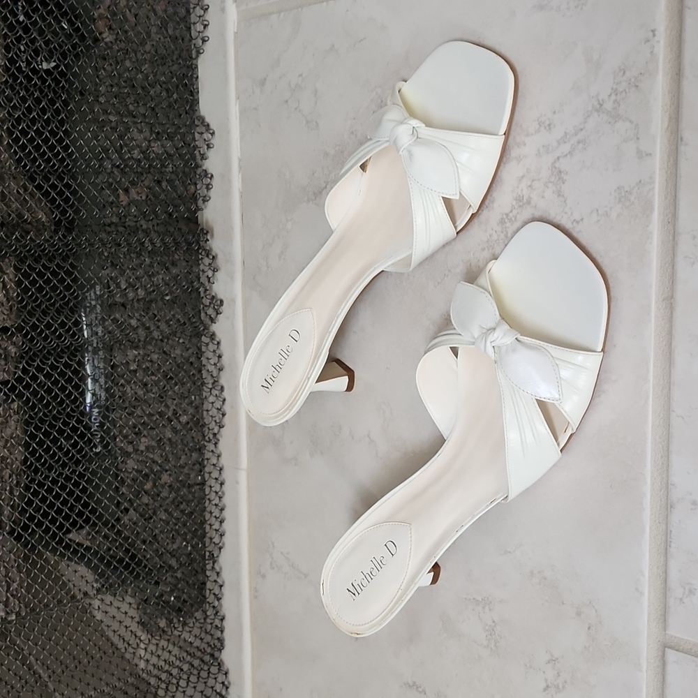 👠 MICHELLE D White Ivory Heels 👠